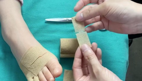 绝地逃亡怎么使用绷带